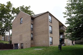 Autumn Crest in Columbia, MD - Foto de edificio - Building Photo