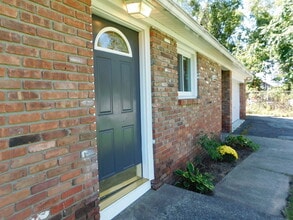 26 Patricia Ln, Unit B in Albany, NY - Foto de edificio - Building Photo