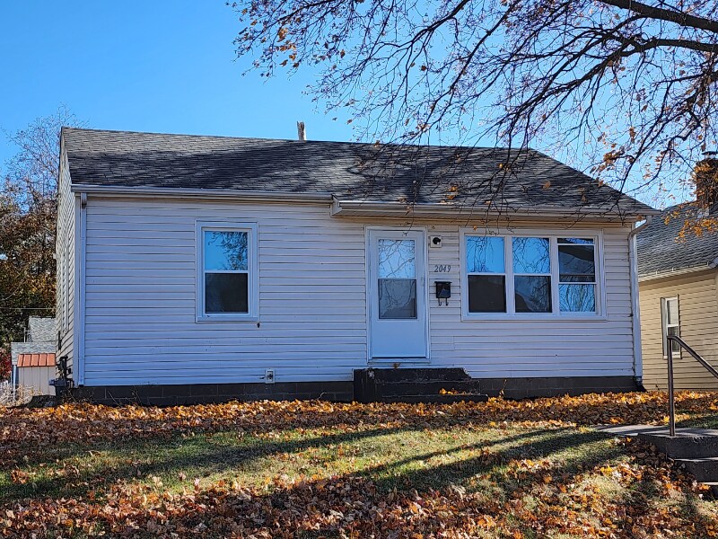 2049 34th St in Rock Island, IL - Building Photo