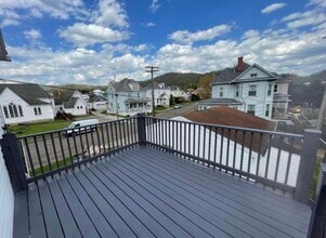 437 Maple Ave, Unit B in New Martinsville, WV - Building Photo - Building Photo