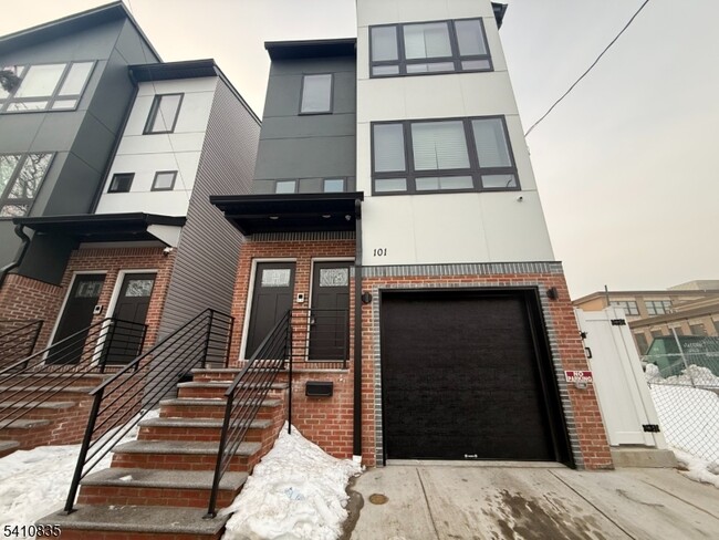 property at 101 S 8th St