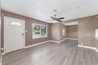 9333 Fairland Dr in Houston, TX - Building Photo - Building Photo
