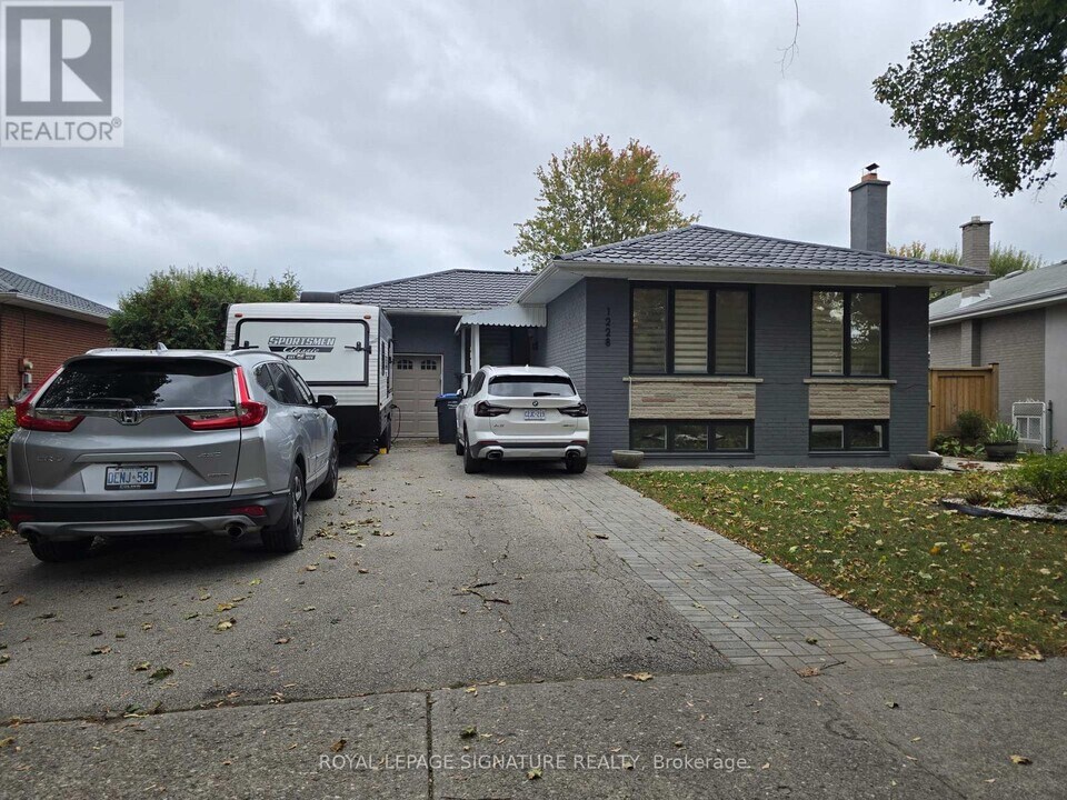1228 Canvey Crescent in Mississauga, ON - Building Photo