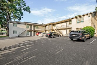 Greenview Apartments - Forest Park in Birmingham, AL - Building Photo - Interior Photo