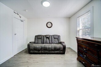 1256 North Ave in Beacon, NY - Building Photo - Building Photo