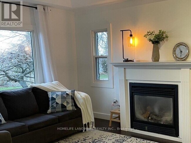 851 Lake Dr E in Georgina, ON - Building Photo - Building Photo