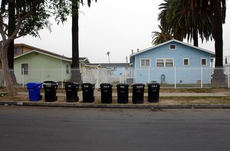1016 La Brea Dr in Inglewood, CA - Foto de edificio - Building Photo