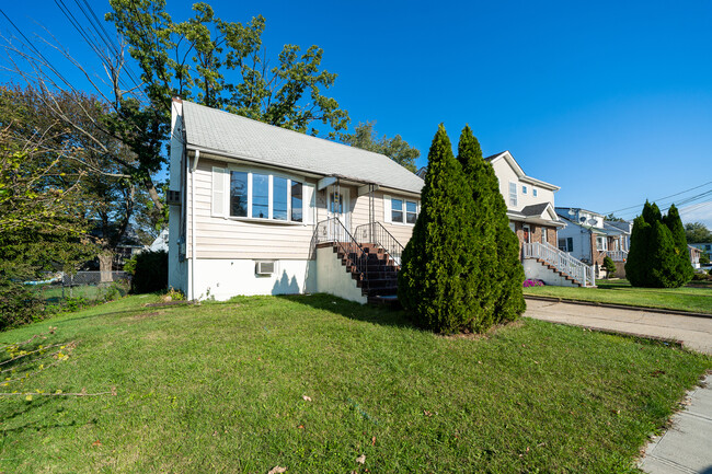 60 Prospect Ave in Little Ferry, NJ - Building Photo - Building Photo