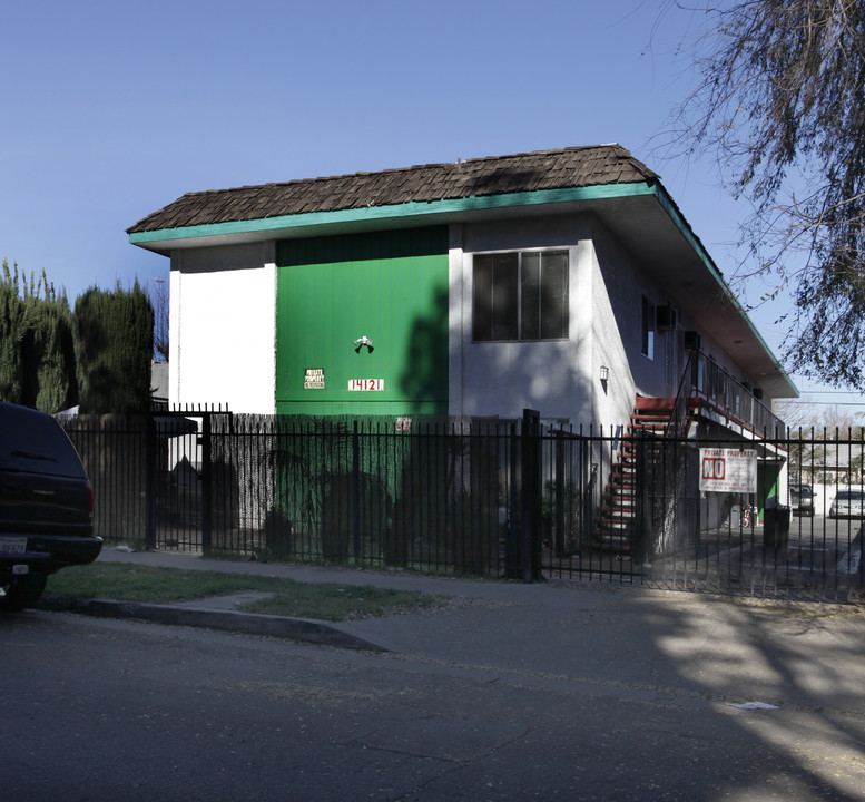 14121 Calvert St in Van Nuys, CA - Building Photo