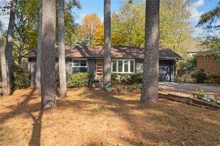 2958 Harcourt Dr in Decatur, GA - Building Photo