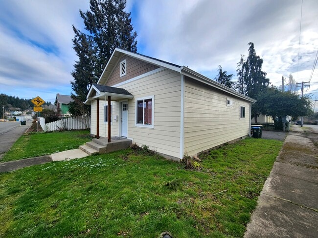 785 NW West St in Chehalis, WA - Building Photo - Building Photo