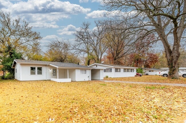 6825 St Olaf Dr in St. Louis, MO - Building Photo - Building Photo