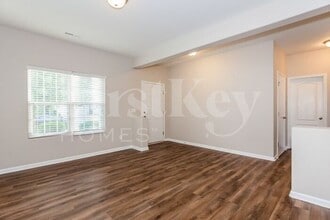 2516 Meadow Crossing Dr in Dallas, NC - Building Photo - Building Photo