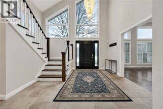 587 Manorwood Ct in Waterloo, ON - Building Photo - Building Photo