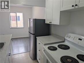 799 Robinson St in Burlington, ON - Building Photo - Building Photo