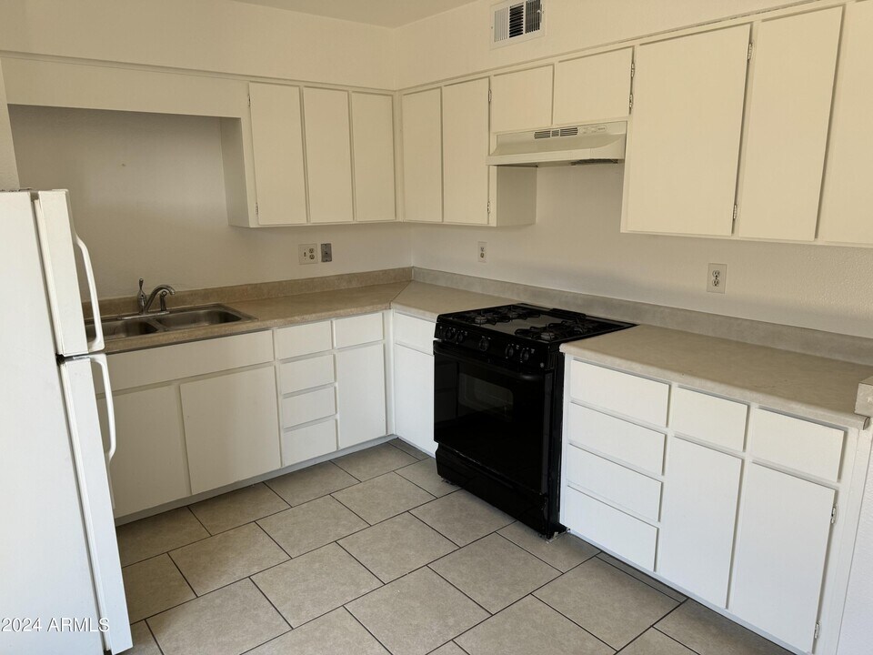 6709 E Angus Dr-Unit -1 in Scottsdale, AZ - Building Photo