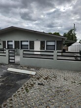 214 NW 57th St-Unit -214 in Oakland Park, FL - Building Photo - Building Photo