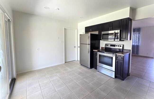 2201 W Paradise Dr in Phoenix, AZ - Building Photo - Building Photo