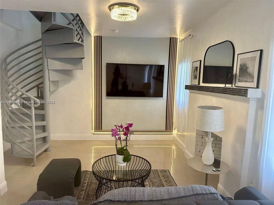 6966 Byron Ave in Miami Beach, FL - Building Photo