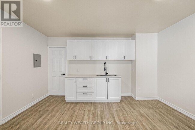 566 Queen St W in Toronto, ON - Building Photo - Building Photo