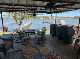348 Lake Loop in Bellevue, TX - Building Photo