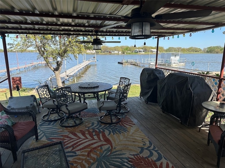 348 Lake Loop in Bellevue, TX - Building Photo