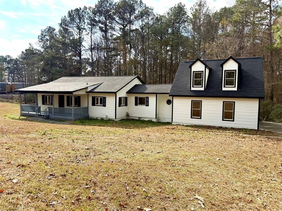 54 Hebron Church Rd in Dacula, GA - Foto de edificio
