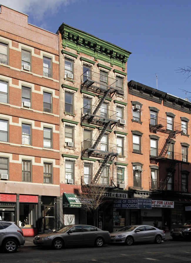 35 Carmine St in New York, NY - Foto de edificio - Building Photo