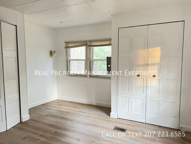 property at 689 Oak Hill Rd