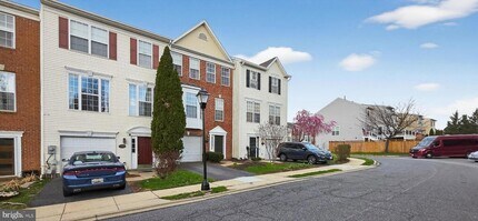2483 Lakeside Drive in Frederick, MD - Foto de edificio - Building Photo