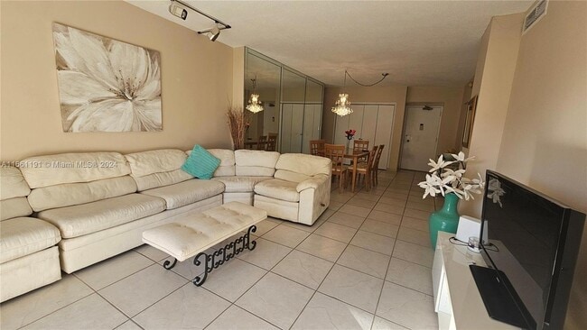 1985 S Ocean Dr in Hallandale Beach, FL - Building Photo - Building Photo