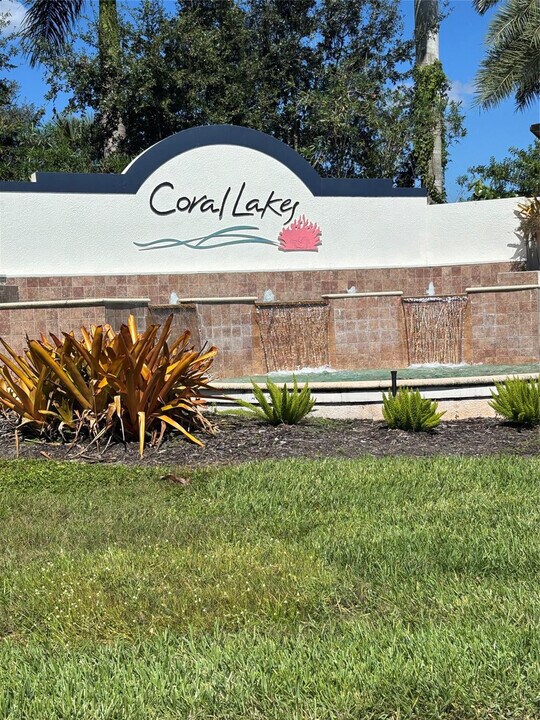 1527 Fells Cove Ln in Cape Coral, FL - Building Photo
