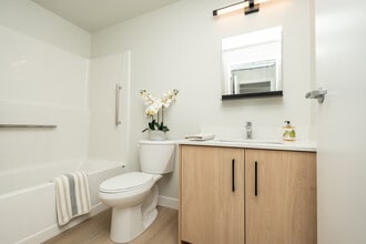 1918 St Mary's Rd in Winnipeg, MB - Foto de edificio - Building Photo