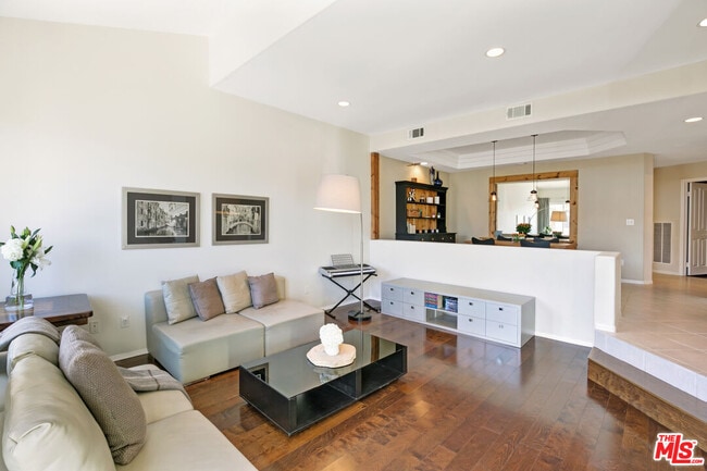 6457 Zuma View Pl in Malibu, CA - Building Photo - Building Photo