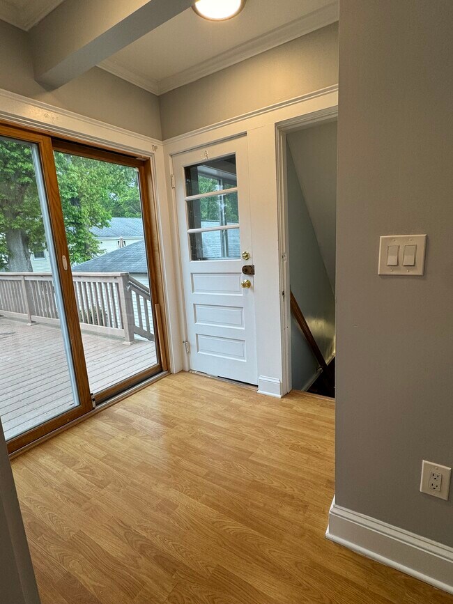 258 Coburn Ave, Unit 1 in Worcester, MA - Foto de edificio - Building Photo