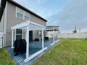 13911 Rock Range Ln in Houston, TX - Foto de edificio - Building Photo