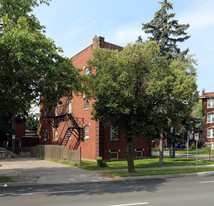1132 King St E in Hamilton, ON - Building Photo