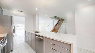 8212 NW 8th Pl in Plantation, FL - Building Photo - Building Photo