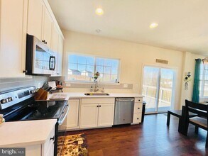 73 Wellspring Dr in Fredericksburg, VA - Building Photo - Building Photo