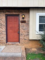 1053 Kendrick Creek Rd in Kingsport, TN - Building Photo