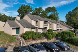 Shorewood at Raintree in Charlotte, NC - Foto de edificio - Building Photo