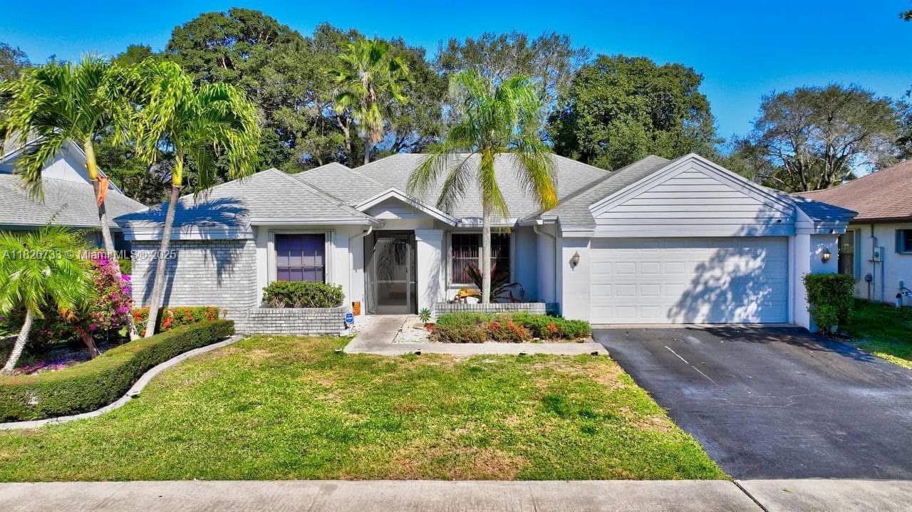 18352 181st Cir S in Boca Raton, FL - Building Photo