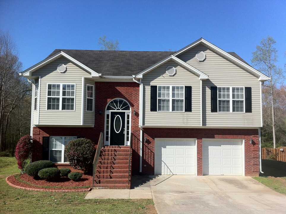 225 Bermuda Run Dr in Covington, GA - Building Photo