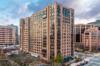 The Seasons Condominium in White Plains, NY - Building Photo - Building Photo