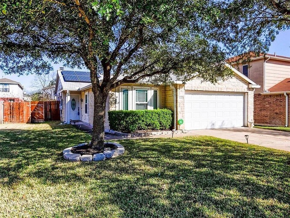 804 Twisted Fence Dr in Pflugerville, TX - Building Photo