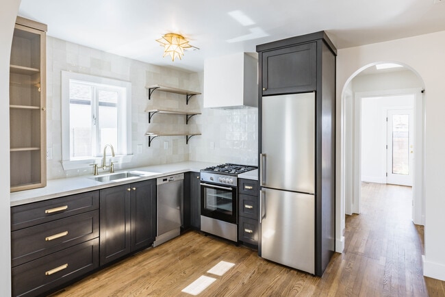 property at 1126 E Polk St
