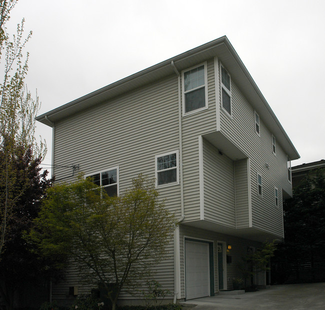 9257 Interlake Ave in Seattle, WA - Foto de edificio - Building Photo