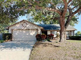 8201 Scarborough Ct in Orlando, FL - Building Photo