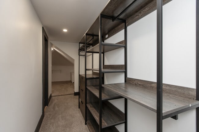 property at 2828 N Illinois St