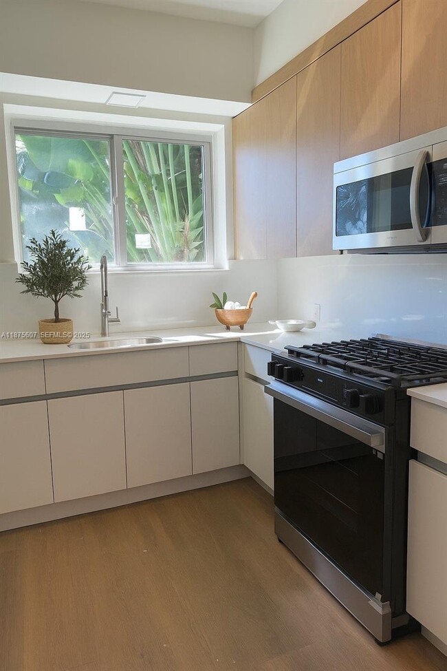 property at 1535 West Ave